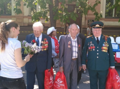 Парад военной техники и общегородская акция «Спасибо» прошли в Шахтах