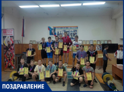 В Шахты приехало рекордное количество юных тяжелоатлетов