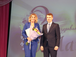 «От вас зависит будущее города»: сити-менеджер Андрей Ковалев поздравил шахтинок с наступающим 8 марта