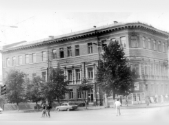 Полмиллиона книг и вдвое больше корреспонденции, а начинали работу всего с 7 000 экземпляров