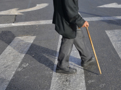 В Шахтах женщина из Ханты-Мансийска сбила пенсионера