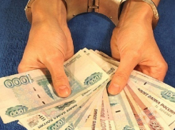 Шахтинский адвокат, пытавшийся выудить у клиента 600 000 рублей, получил два с половиной года условно