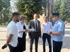 Глава города и прокурор проверили ход реконструкции Александровского парка 