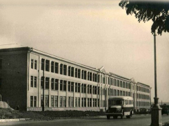 «Дадим советским людям больше добротных и красивых товаров»: о шахтинской обувной фабрике