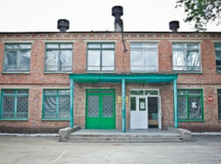 Губернатор Василий Голубев порекомендовал увеличить темпы ремонта в школах Дона 