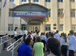 Выпускники в Шахтах начали сдавать ЕГЭ