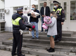 Донские инспекторы ДПС помогли роженице вовремя добраться до роддома