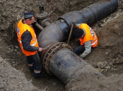 Полуметровый канализационный коллектор был заменен на улице Халтурина в Шахтах