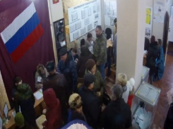 Более 170 тысяч человек ждут на избирательных участках Шахт 