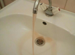 В шахтинской гинекологии из крана течёт ржавая вода