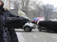 В Шахтах преступник ранил женщину ножом