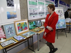 Выставка «ARTволна» проходит в шахтинском институте