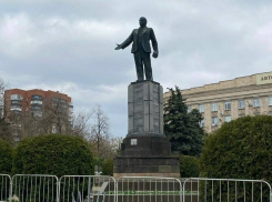  Спустя семь лет памятник В.И. Ленину на центральной площади Шахт решили отремонтировать 