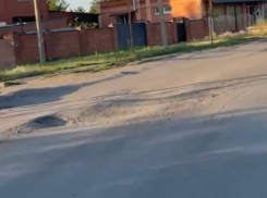 Ямы на дорогах в районе Северного переезда беспокоят жителей Шахт