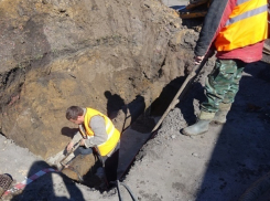 В поселке Ново-Азовка в Шахтах починили водовод