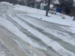 Жители района новый мост в Шахтах жалуются на прорыв трубы