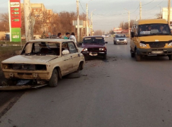 Два ВАЗа не поделили дорогу «Центр- посёлок Артём» в Шахтах