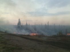 В Шахтах подожгли траву возле мемориала жертвам фашизма