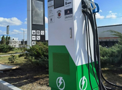 На въезде в город открыта заправочная станция для электромобилей
