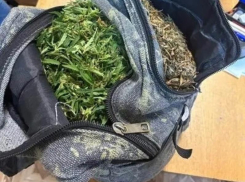 У жителя Шахт в рюкзаке нашли 930 граммов марихуаны
