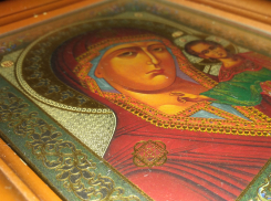 В Шахтах из квартиры пропала икона Казанской Божией матери 18 века