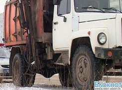 Шахтинца задавил мусоровоз