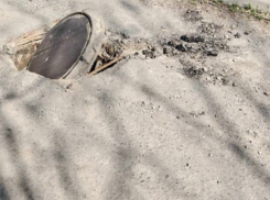 Открытый люк рядом с детским садом на ХБК в Шахтах беспокоит жителей 