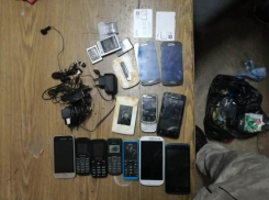 Шахтинец пытался незаконно передать на «зону» 11 мобильников