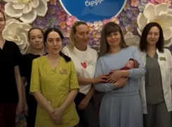 Врачи спасли девочку, которая родилась с экстремально низким весом