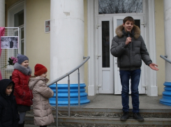 3 марта прохожие в Шахтах декламировали стихи прямо на улице