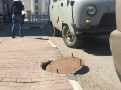 Люк-убийца поджидает свою жертву в центре города Шахты