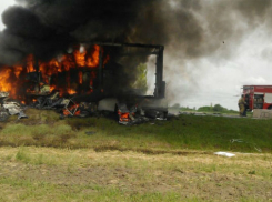 На трассе под Шахтами сгорела фура