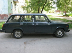 В Шахтах с улицы Маяковского угнали сине-зеленый ВАЗ