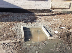 Дом престарелых в Шахтах затапливают канализационные стоки 