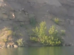 Полиция проверяет обстоятельства гибели сорвавшегося со скалы мужчины