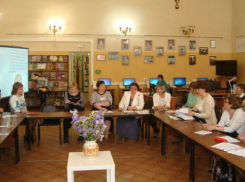 В шахтинской библиотеке им. Крупской «особенных» детей познакомили с книгами