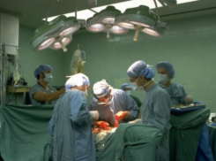 Врачи делали кесарево и забыли в животе у шахтинки салфетку