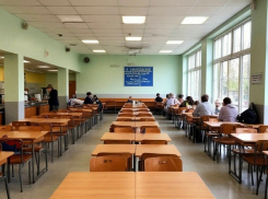 Просрочка и недовес стали результатами проверки бесплатного питания в школах Шахт