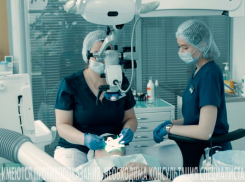 «Никаких зубов на полке»: как получить широкую улыбку и улучшить качество жизни