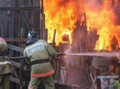 В Новошахтинске горел частный дом