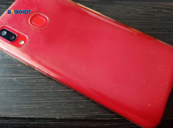 Найденный в магазине телефон, стоимостью 40 тысяч рублей, шахтинец решил продать