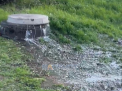 Вода из колодца затапливает улицу Татаркина и Искру в Шахтах