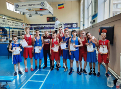 Шесть золотых и три серебряных: без медалей не вернулся ни один из участников соревнований по боксу