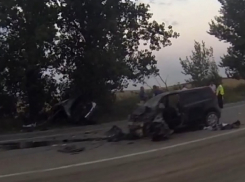 Под Шахтами в крупном ДТП на трассе М-4 погибли два человека