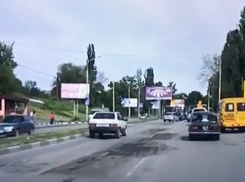 Вырезали ямы по новой разметке в Шахтах