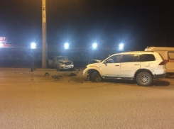 В Шахтах «Митсубиси-Паджеро» столкнулся с «Приорой» - три человека попали в больницу