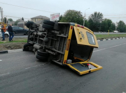 Стали известны подробности утреннего ДТП с перевернувшейся маршруткой на Маяковского