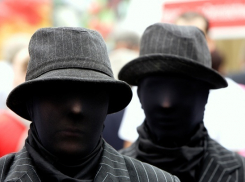 Двое шахтинцев избили и ограбили жителя Новочеркасска на тысячу рублей