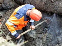 Авария на водоводе в Шахтах оставила без воды жителей улицы Советская