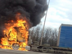  На трассе М-4 возле Шахт сгорела фура